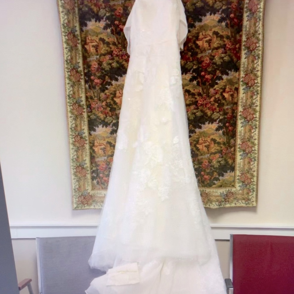 Oleg Cassini wedding dress